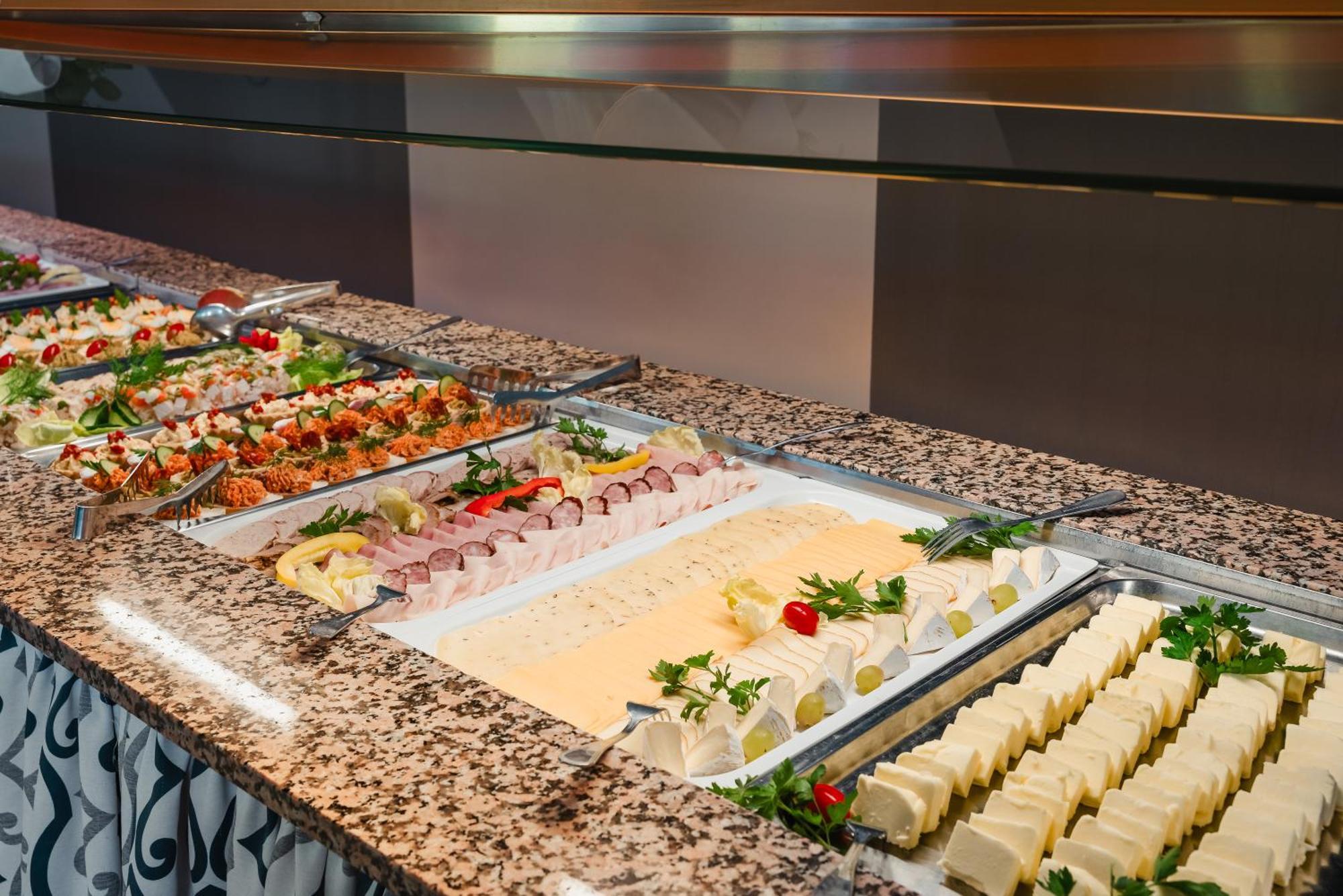 Rewita Waplewo Hotel Maroz Ngoại thất bức ảnh